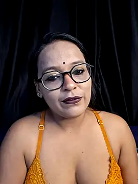 Snapshot of hornyrosy321 chatting on 06-08-26, 06:08 hornyrosy321 online show from 06-08-26, 06:08