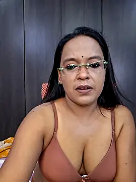 Snapshot of hornyrosy321 chatting on 05-26-26, 05:55 hornyrosy321 online show from 05-26-26, 05:55