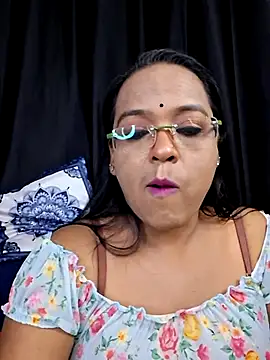 Snapshot of hornyrosy321 chatting on 06-14-26, 05:25 hornyrosy321 online show from 06-14-26, 05:25
