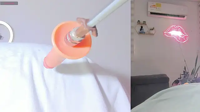 Snapshot of Bella_Donne_ chatting on 05-25-26, 05:00 Bella Donne online show from 05-25-26, 05:00