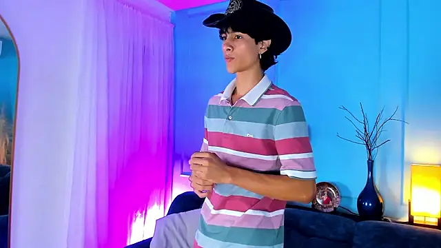 Snapshot of Cheys_Mast chatting on 03-15-26, 03:41 Cheys Mast online show from 03-15-26, 03:41