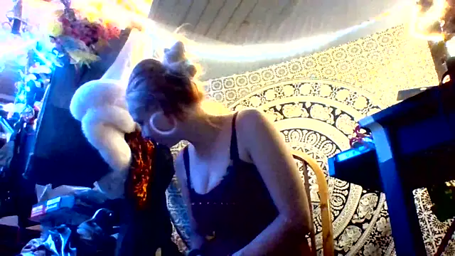 Snapshot of Ambionce chatting on 05-20-26, 10:45 Ambionce online show from 05-20-26, 10:45
