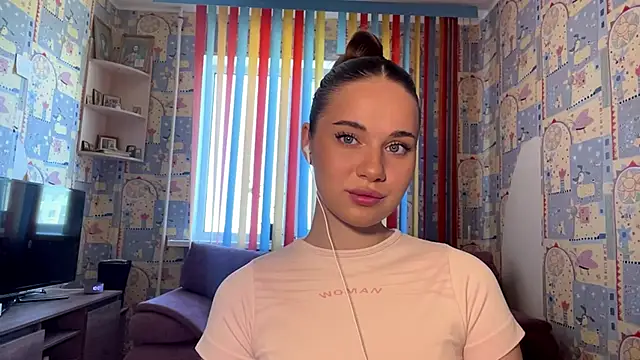 Snapshot of Miss_Blessnyth chatting on 05-22-26, 06:11 Miss Blessnyth online show from 05-22-26, 06:11