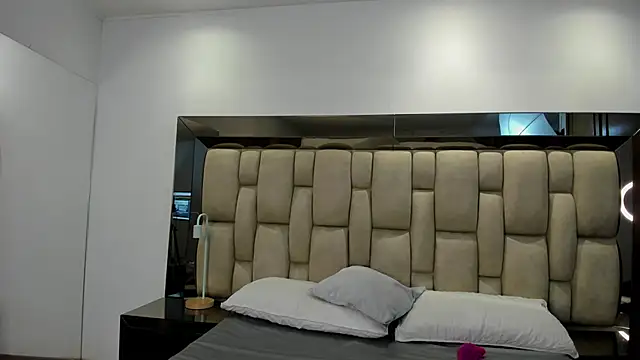 HannaMonatana online show from 03-26-26, 08:07