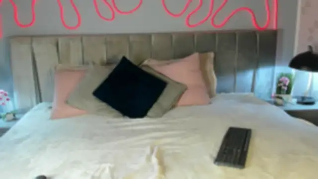 im Valskin online show from 05-18-26, 12:21