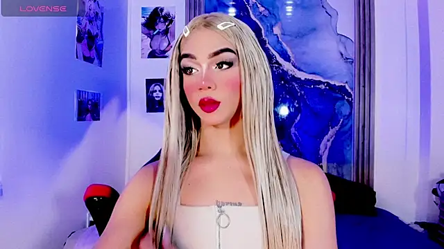 Snapshot of blonde_queen- chatting on 06-11-26, 07:22 blonde queen- online show from 06-11-26, 07:22