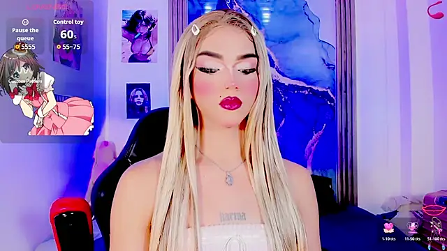 Snapshot of blonde_queen- chatting on 07-07-26, 03:20 blonde queen- online show from 07-07-26, 03:20