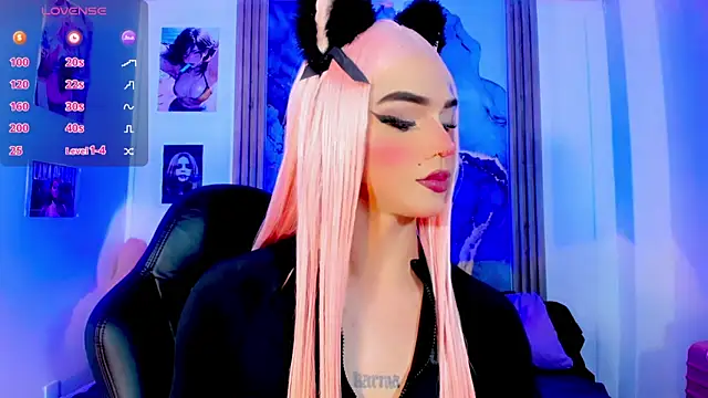 Snapshot of blonde_queen- chatting on 06-03-26, 07:29 blonde queen- online show from 06-03-26, 07:29