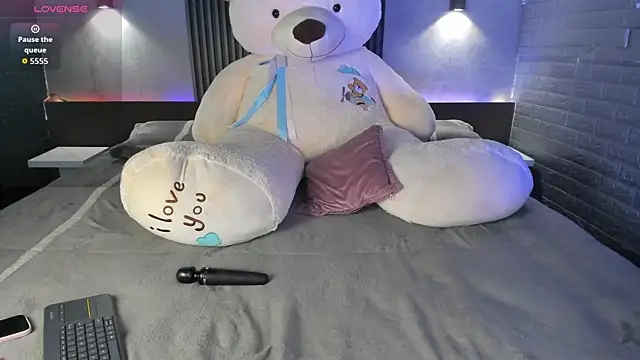 Snapshot of Magic_conny chatting on 06-19-26, 05:35 Magic conny online show from 06-19-26, 05:35