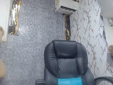 Snapshot of isa_x18 chatting on 07-15-26, 06:37 isa x18 online show from 07-15-26, 06:37