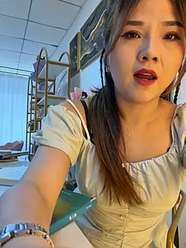 Snapshot of Xiaoxiao-y chatting on 06-16-26, 07:30 Xiaoxiao-y online show from 06-16-26, 07:30
