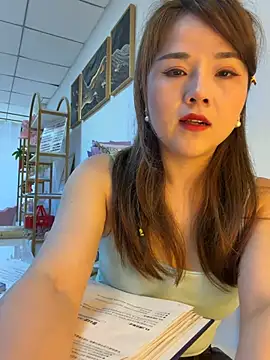 Snapshot of Xiaoxiao-y chatting on 03-17-26, 07:22 Xiaoxiao-y online show from 03-17-26, 07:22