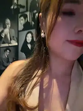 Snapshot of Xiaoxiao-y chatting on 06-03-26, 05:19 Xiaoxiao-y online show from 06-03-26, 05:19