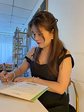 Snapshot of Xiaoxiao-y chatting on 05-22-26, 07:50 Xiaoxiao-y online show from 05-22-26, 07:50