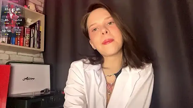 Snapshot of SarahHunnye chatting on 03-21-26, 11:36 SarahHunnye online show from 03-21-26, 11:36