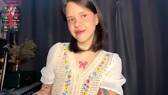 SarahHunnye online show from 03-25-26, 12:22