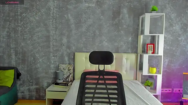 Shiny Liss online show from 05-12-26, 01:35