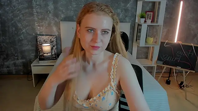 Shiny Liss online show from 06-12-26, 01:36