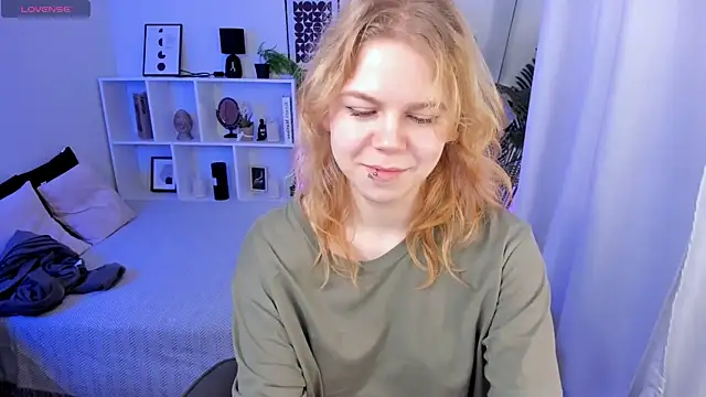 Snapshot of ElizabethVane chatting on 05-21-26, 05:38 ElizabethVane online show from 05-21-26, 05:38