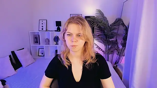 Snapshot of ElizabethVane chatting on 05-07-26, 05:27 ElizabethVane online show from 05-07-26, 05:27
