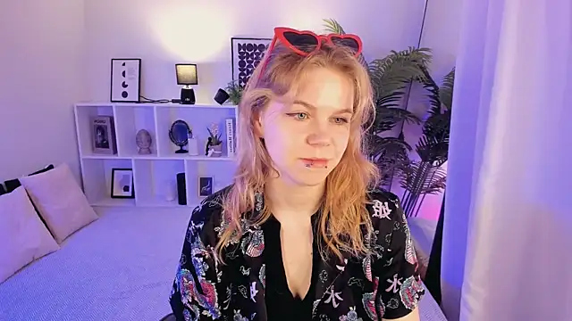 Snapshot of ElizabethVane chatting on 05-07-26, 05:22 ElizabethVane online show from 05-07-26, 05:22