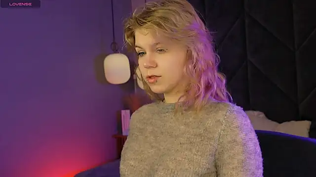 Snapshot of ElizabethVane chatting on 04-22-26, 05:47 ElizabethVane online show from 04-22-26, 05:47