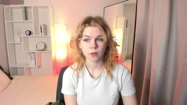 Snapshot of ElizabethVane chatting on 06-06-26, 05:12 ElizabethVane online show from 06-06-26, 05:12