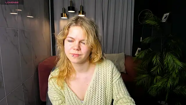 Snapshot of ElizabethVane chatting on 06-09-26, 05:30 ElizabethVane online show from 06-09-26, 05:30