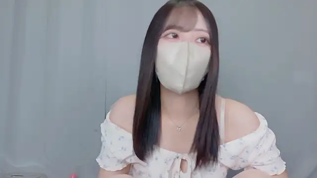 Snapshot of Sakura_sweety_ chatting on 07-18-26, 01:36 Sakura sweety online show from 07-18-26, 01:36