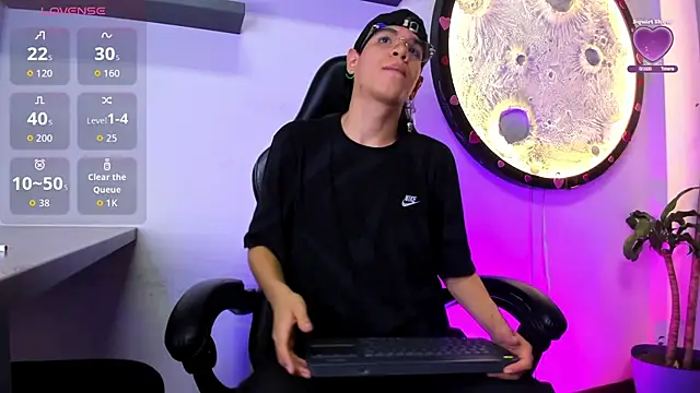 Bennet-Grayy online show from 04-19-26, 04:02