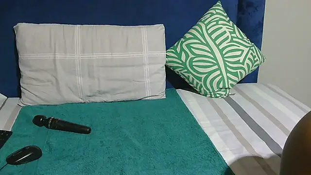 Snapshot of Melitaxx chatting on 07-10-26, 04:12 Melitaxx online show from 07-10-26, 04:12