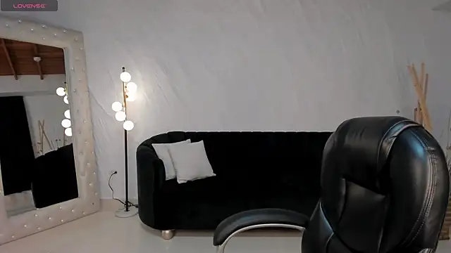 Snapshot of AntonellaDimeo chatting on 05-08-26, 03:54 AntonellaDimeo online show from 05-08-26, 03:54
