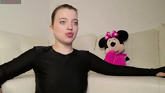 Snapshot of Minnie_mouse_18 chatting on 03-15-26, 05:20 Minnie mouse 18 online show from 03-15-26, 05:20