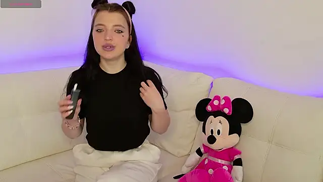 Minnie mouse 18 online show from 03-19-26, 08:25