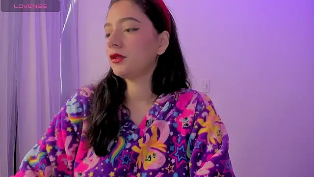 Snapshot of KittyFeet1 chatting on 04-15-26, 05:28 KittyFeet1 online show from 04-15-26, 05:28