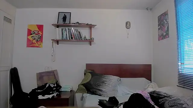 Snapshot of KittyFeet1 chatting on 03-25-26, 06:40 KittyFeet1 online show from 03-25-26, 06:40