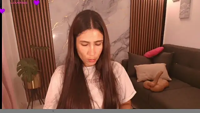 Snapshot of LucyBecker chatting on 04-01-26, 12:24 LucyBecker online show from 04-01-26, 12:24