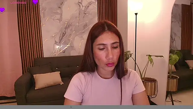 Snapshot of LucyBecker chatting on 06-24-26, 03:38 LucyBecker online show from 06-24-26, 03:38
