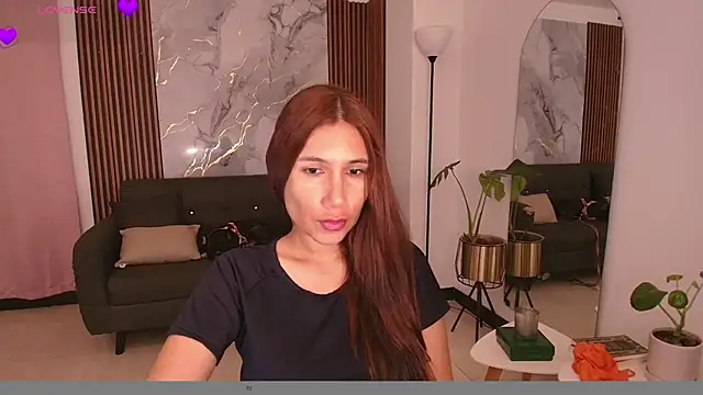 Snapshot of LucyBecker chatting on 06-09-26, 05:47 LucyBecker online show from 06-09-26, 05:47