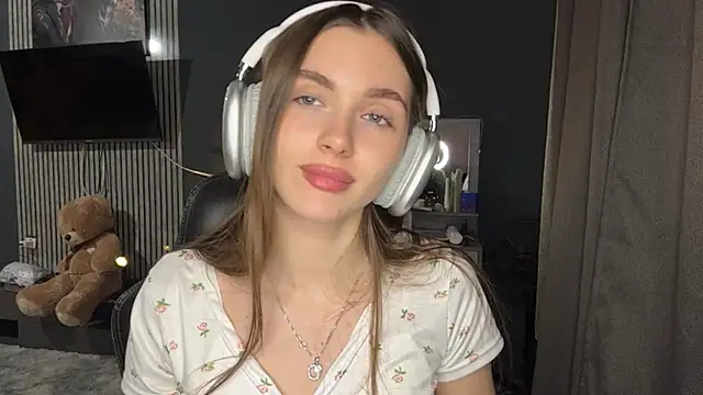 Veluxe online show from 04-06-26, 04:30