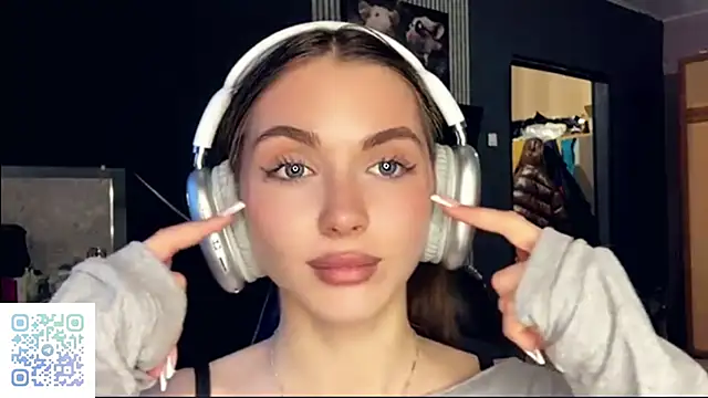 Veluxe online show from 03-19-26, 03:34