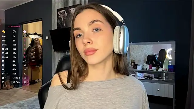 Veluxe online show from 03-29-26, 03:02