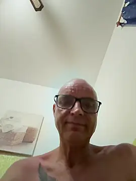 Snapshot of Thomate24 chatting on 07-11-26, 08:31 Thomate24 online show from 07-11-26, 08:31