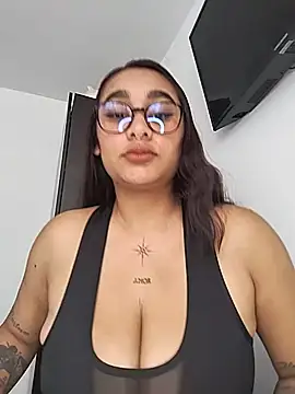 Snapshot of Mia_skyy18 chatting on 07-15-26, 04:58 Mia skyy18 online show from 07-15-26, 04:58