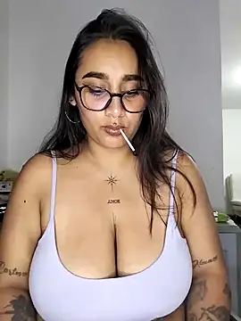 Snapshot of Mia_skyy18 chatting on 05-06-26, 12:58 Mia skyy18 online show from 05-06-26, 12:58