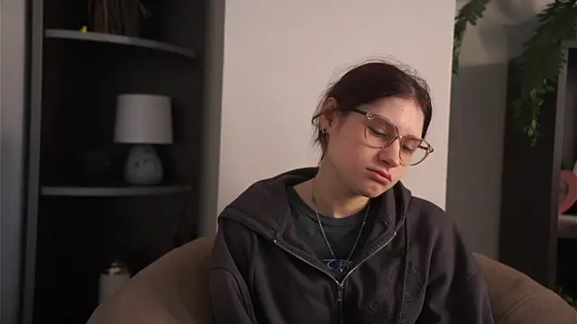 Snapshot of KaryLias chatting on 03-16-26, 05:15 KaryLias online show from 03-16-26, 05:15