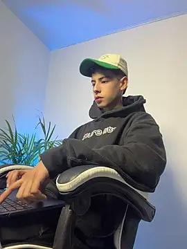Snapshot of SebastianReed_ chatting on 06-20-26, 03:55 SebastianReed online show from 06-20-26, 03:55