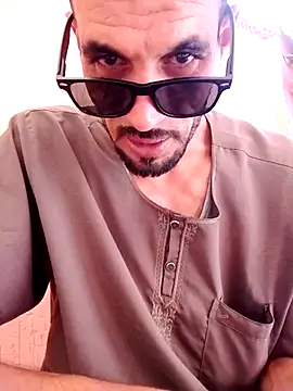 Snapshot of Thisizhakim chatting on 07-22-26, 01:57 Thisizhakim online show from 07-22-26, 01:57