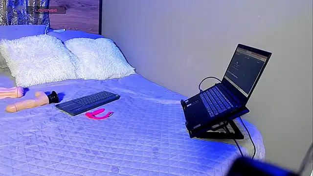 Enzoo98  online show from 03-15-26, 01:12