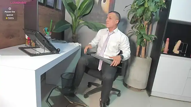 Snapshot of Enzoo98_ chatting on 05-01-26, 12:04 Enzoo98 online show from 05-01-26, 12:04
